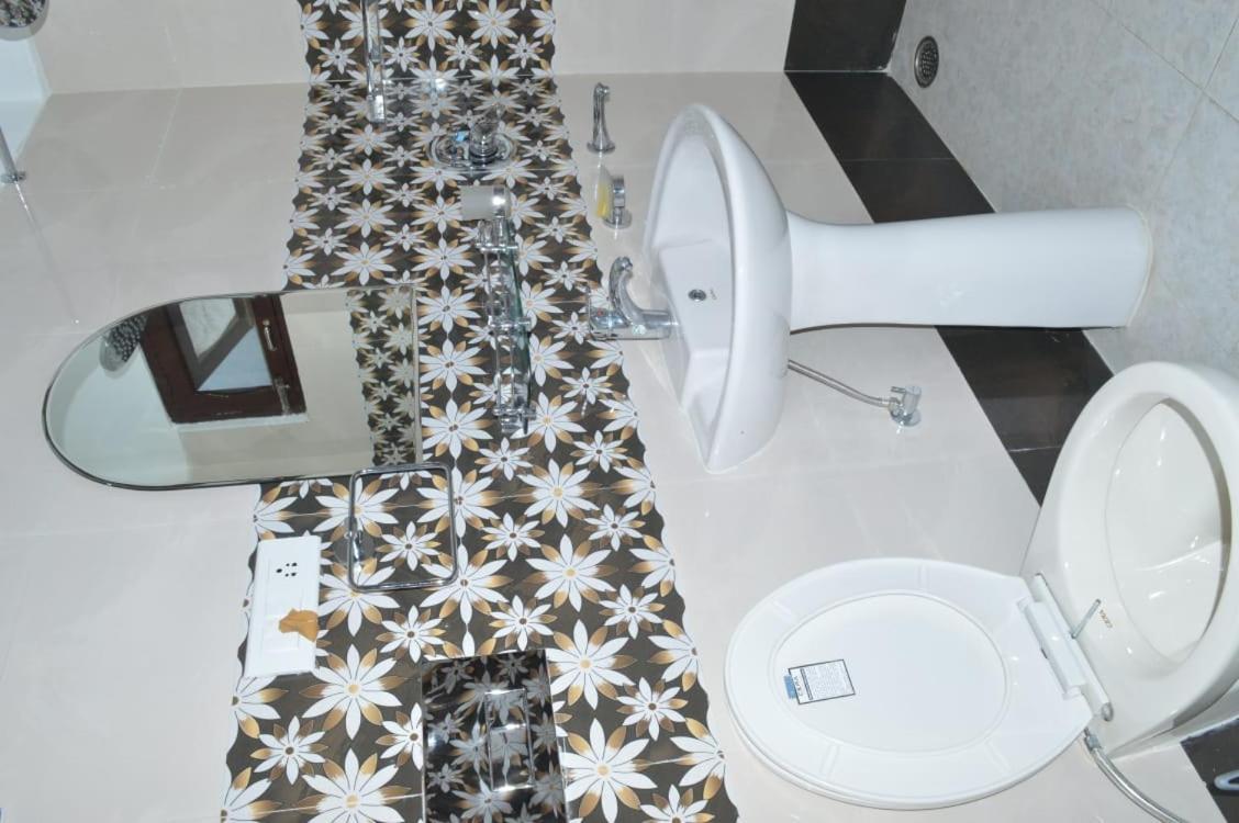 צ'ראפונג'י Breiancy Holiday Inn מראה חיצוני תמונה
